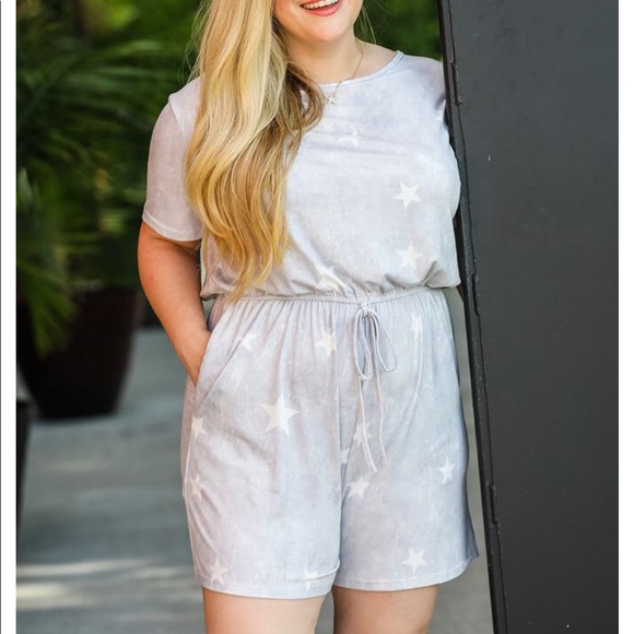 NWT Short Sleeve Star Romper size M - Picture 2 of 3